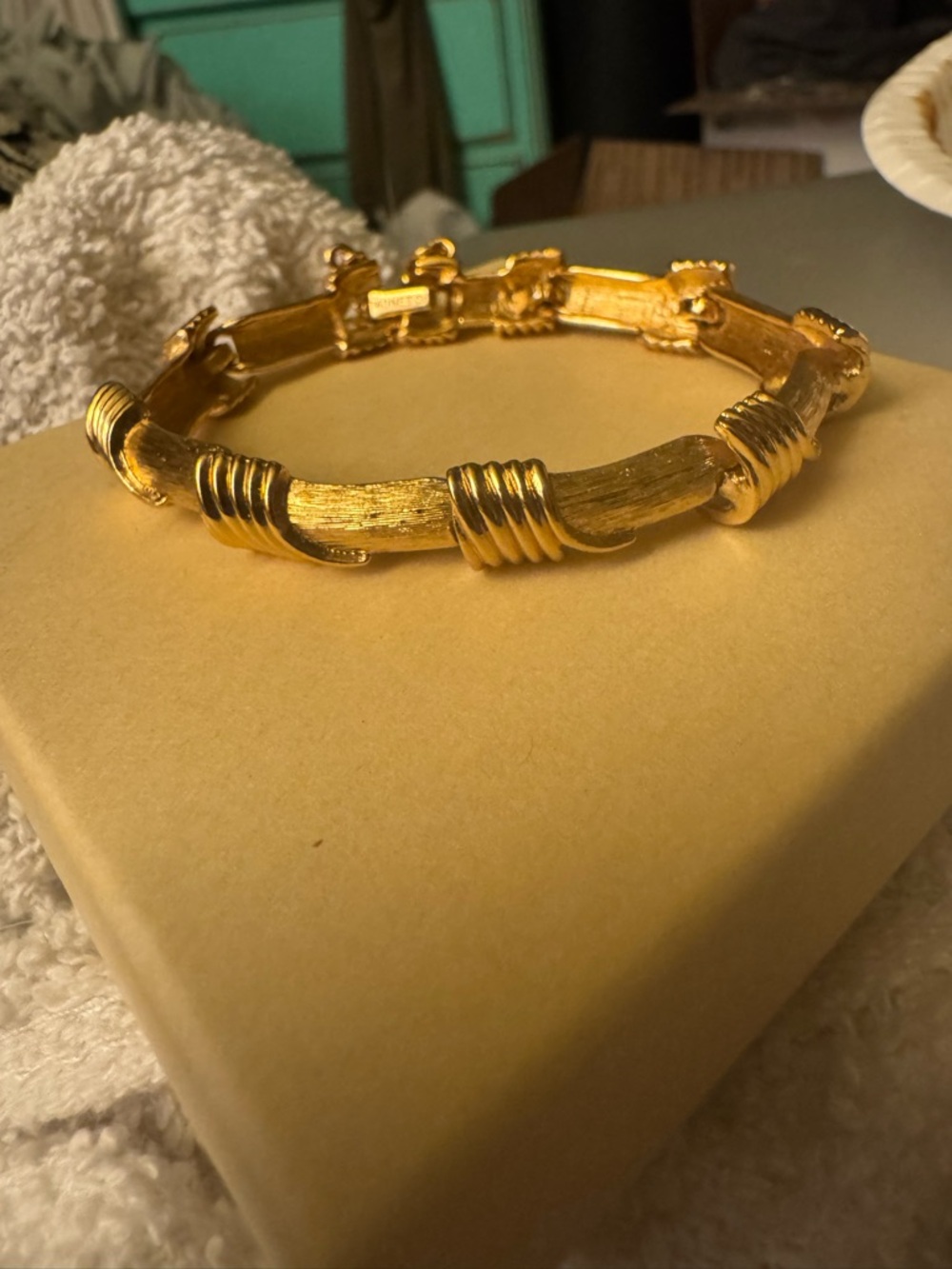 Vintage 1960s Monet gold tone bracelet chunky chain signed jewelry trifari 70s - Picture 3 of 5